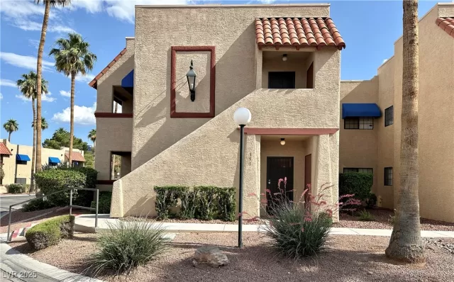 MLS: 2689912 Condo For Sale