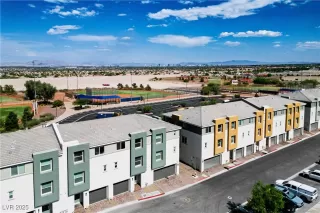 Photo #4: 2689914 Listing