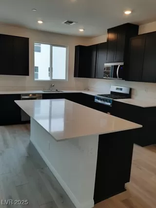 Photo #2: 2689921 Listing 