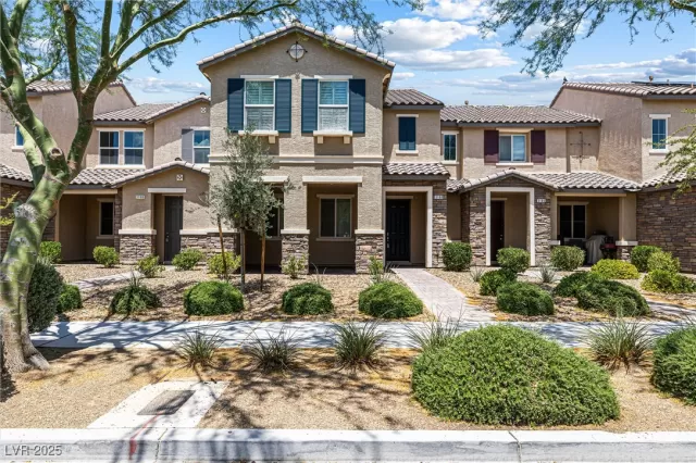 MLS: 2689925 Condo For Sale