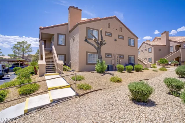 MLS: 2689926 Condo For Sale