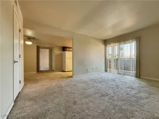 Photo #5: 2689968 Listing