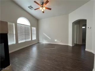 Photo #2: 2689977 Listing 