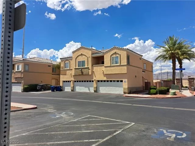 MLS: 2689983 Condo For Sale