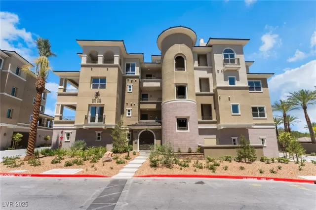 MLS: 2689992 Condo For Sale