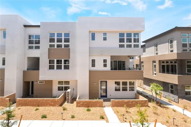 MLS: 2689995 Condo For Sale