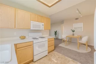 Photo #2: 2690001 Listing 