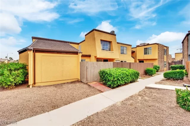 MLS: 2690020 Condo For Sale