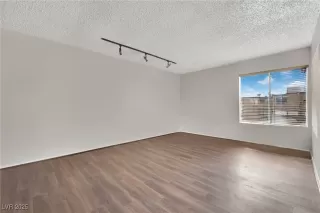 Photo #3: 2690020 Listing 