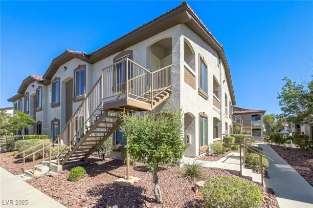 MLS: 2690034 Condo For Sale