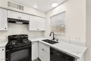 Photo #3: 2690060 Listing