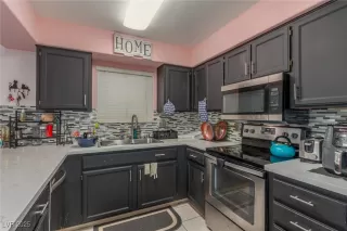 Photo #2: 2690061 Listing