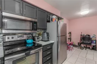 Photo #3: 2690061 Listing