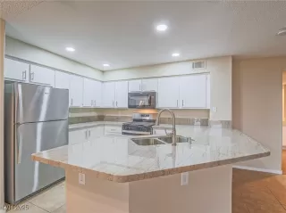 Photo #2: 2690445 Listing