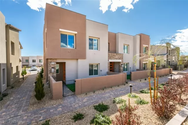 MLS: 2690450 Condo For Sale
