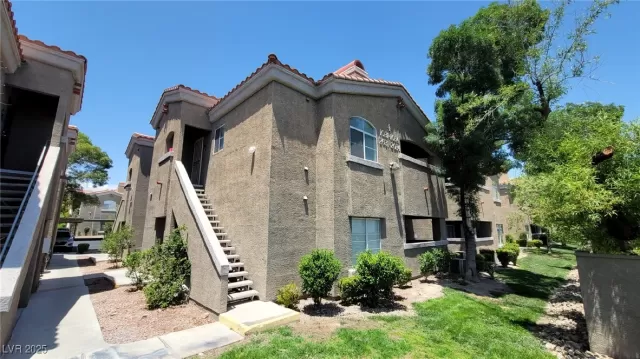 MLS: 2690498 Condo For Sale