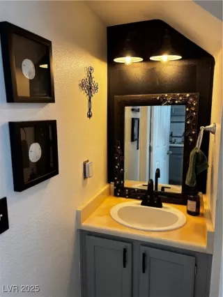 Photo #5: 2690658 Listing