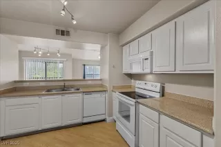 Photo #1: 2690661 Listing 