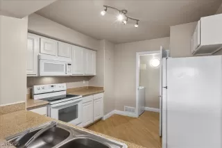 Photo #3: 2690661 Listing 