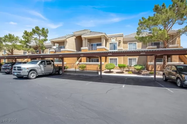 MLS: 2690687 Condo For Sale