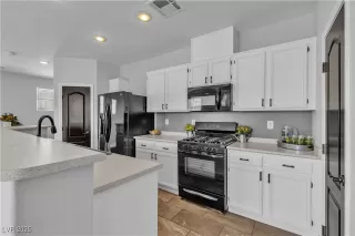 More Details about MLS # 2690702 : 1346 CRYSTAL HILL LANE 3