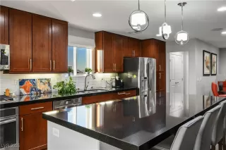 Photo #2: 2690730 Listing