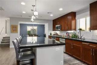 Photo #4: 2690730 Listing