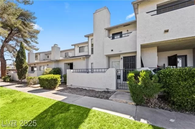 MLS: 2690739 Condo For Sale