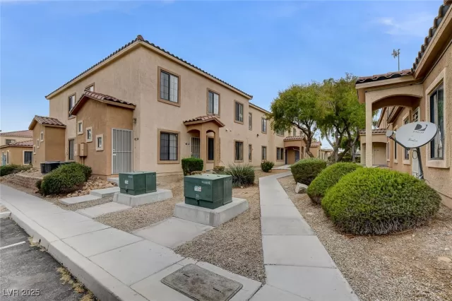 MLS: 2690812 Condo For Sale