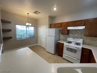 Photo #5: 2690840 Listing 