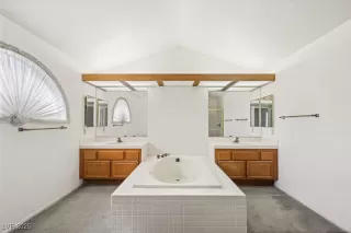 Photo #3: 2690891 Listing