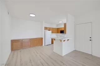 Photo #3: 2690907 Listing