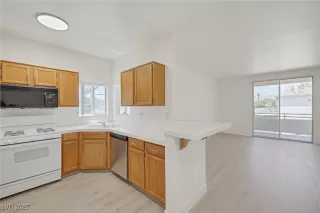 Photo #6: 2690907 Listing