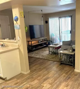 Photo #5: 2690915 Listing