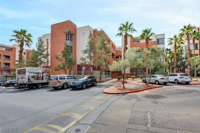 MLS: 2690973 Condo For Sale