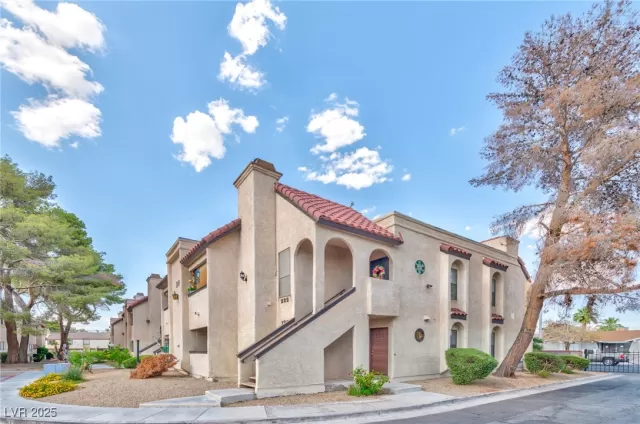 MLS: 2691009 Condo For Sale