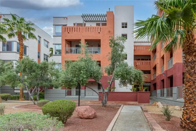 MLS: 2691017 Condo For Sale