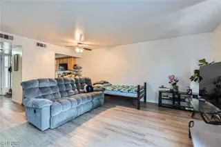 Photo #2: 2691045 Listing