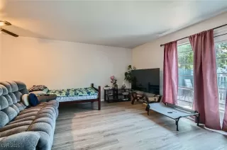 Photo #3: 2691045 Listing