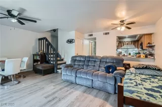 Photo #4: 2691045 Listing