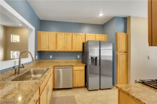 Photo #2: 2691065 Listing