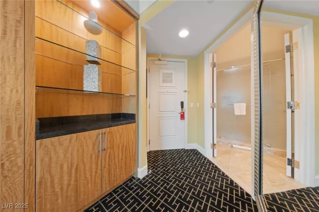 MLS: 2691123 Condo For Sale