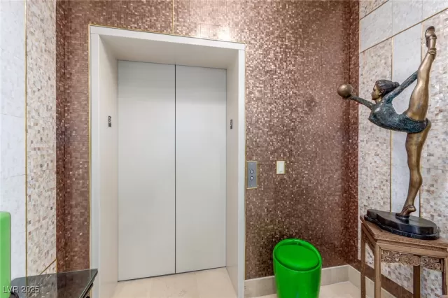 MLS: 2691298 Condo For Sale