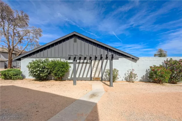 MLS: 2691333 Condo For Sale