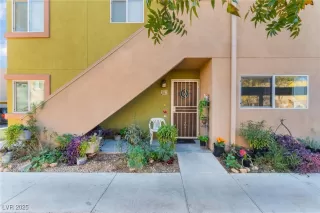 Photo #5: 2691377 Listing