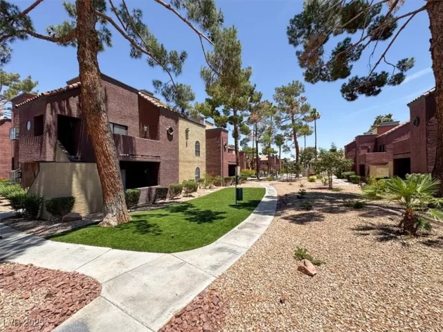 MLS: 2691380 Condo For Sale