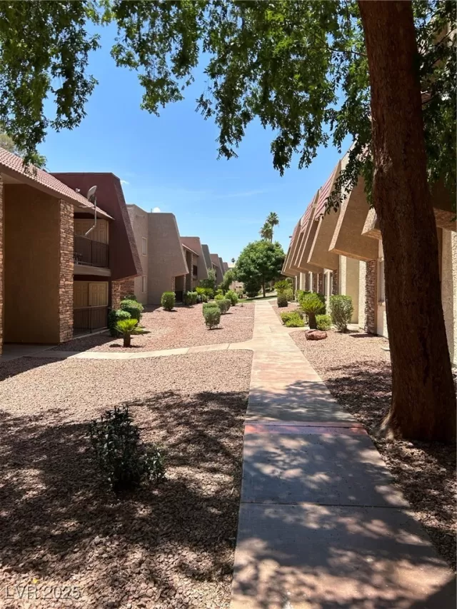 MLS: 2691382 Condo For Sale