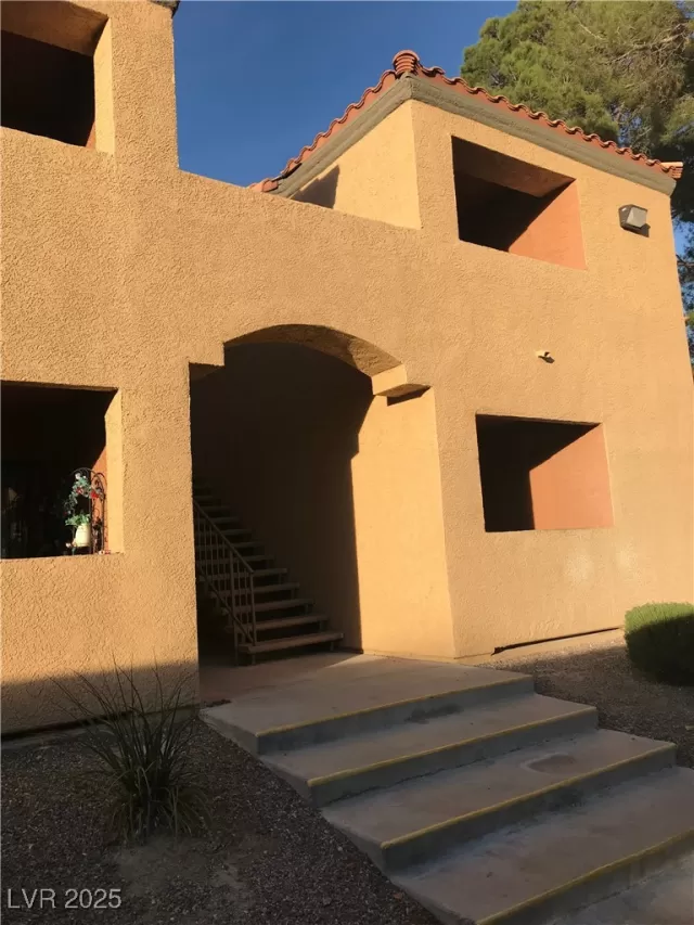 MLS: 2691403 Condo For Sale