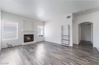 Photo #5: 2691404 Listing