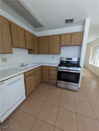 Photo #5: 2691411 Listing 